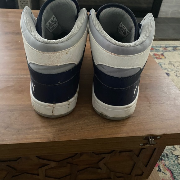 Puma - Picture 4 of 4